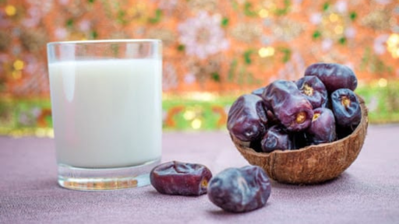 يجب أن تنزعواْ الحليب من فطوركم في رمضان!! وجوده على طاولة الإفطار خطير